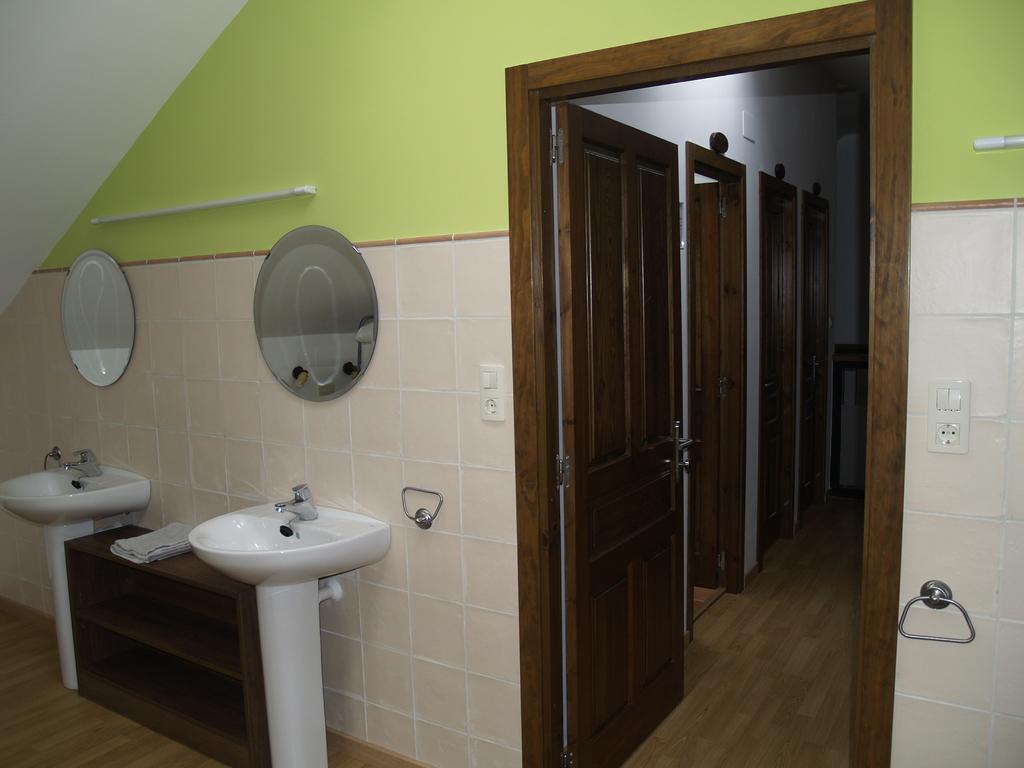 Albergue De Yebra Yebra de Basa Room photo