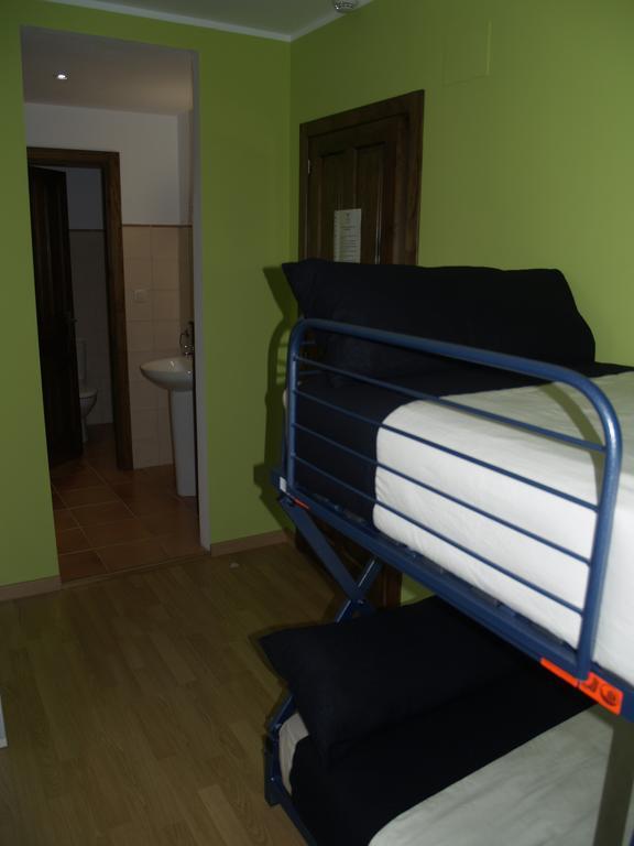 Albergue De Yebra Yebra de Basa Room photo
