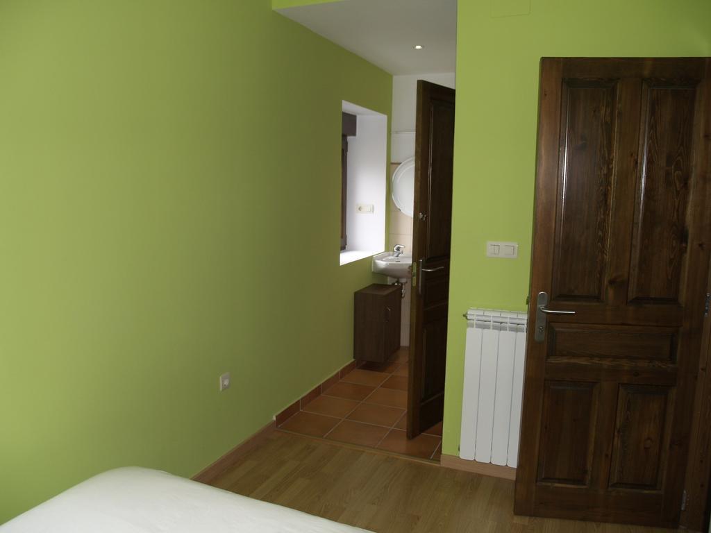 Albergue De Yebra Yebra de Basa Room photo