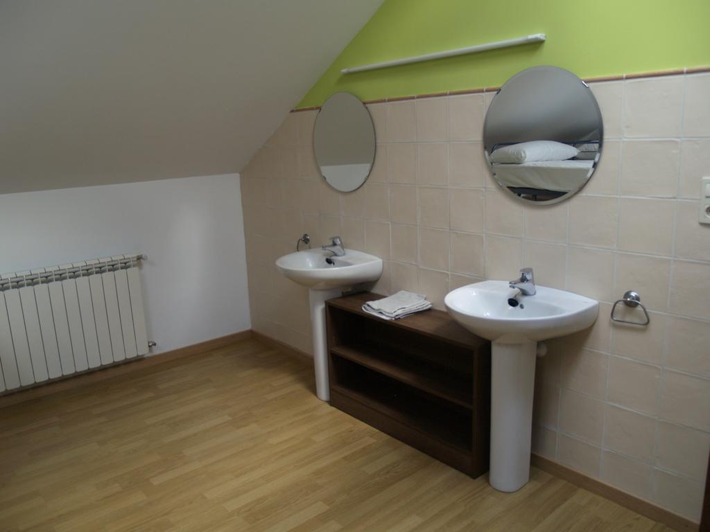 Albergue De Yebra Yebra de Basa Room photo