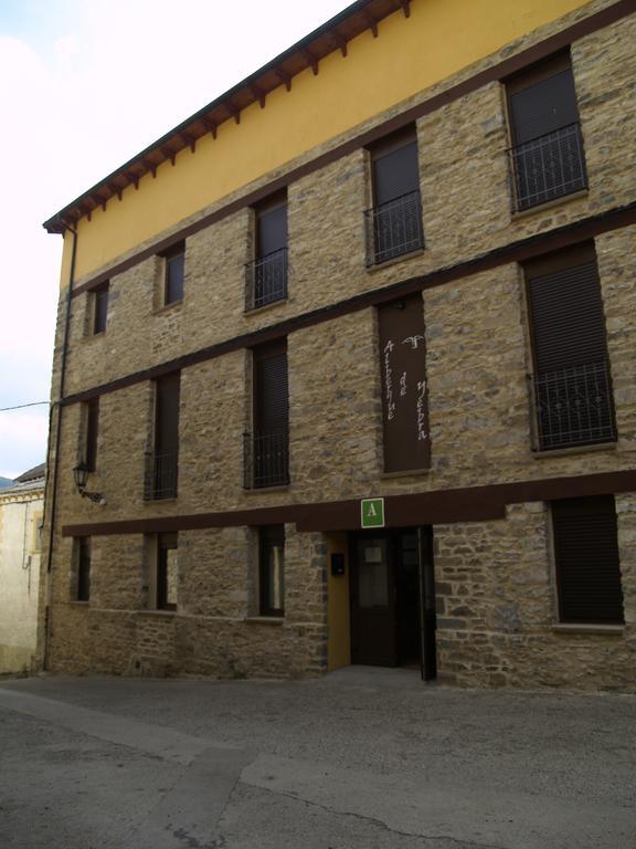 Albergue De Yebra Yebra de Basa Exterior photo